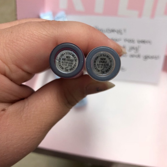 🚫🚫SOLD🚫🚫2 KYLIE HOLIDAY COLLECTION GLOSS ❄️❄️ - Picture 5 of 8